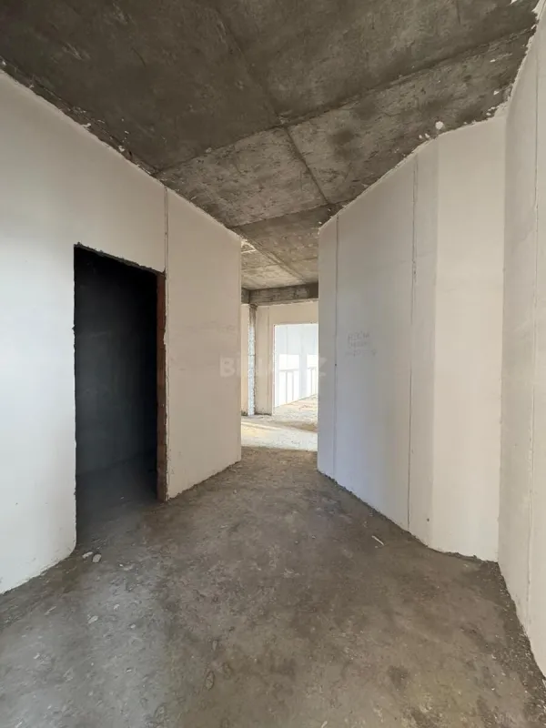 Satılır 4 otaqlı mənzil 146 m²