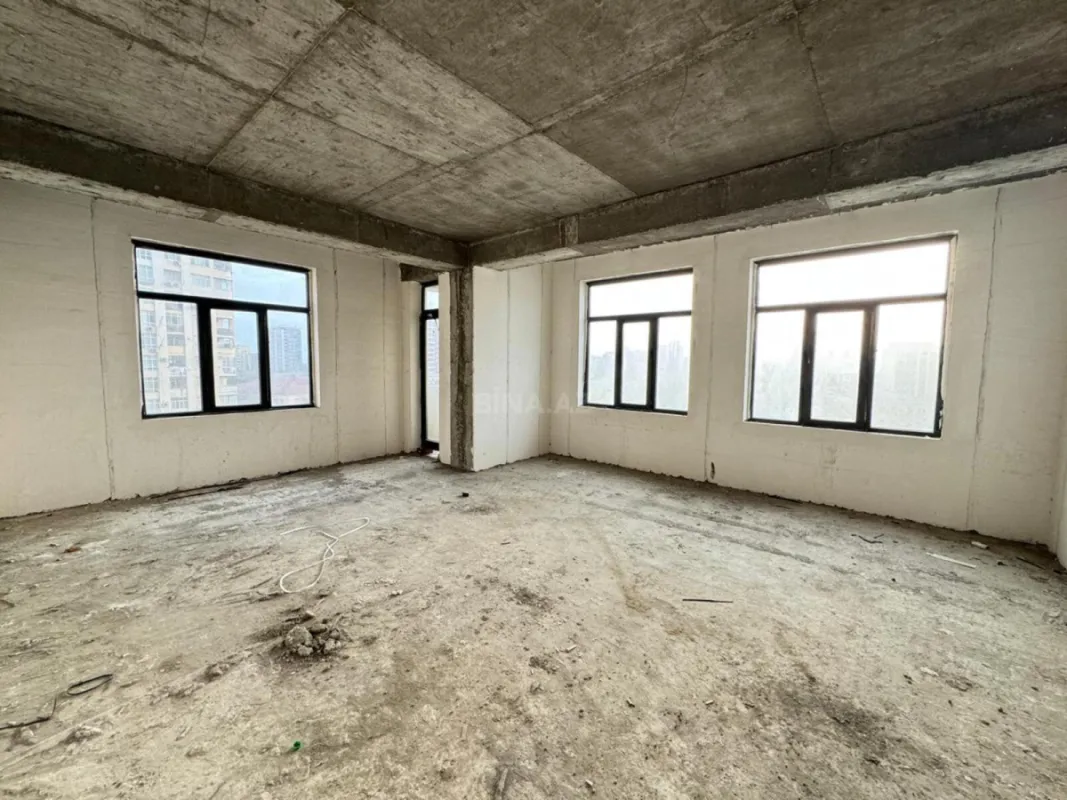 Satılır 4 otaqlı mənzil 146 m²