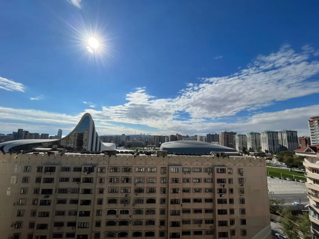 Satılır 3 otaqlı mənzil 130 m²