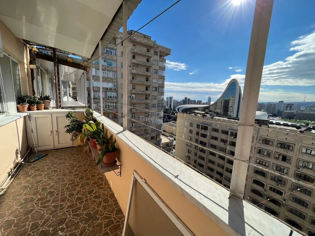 Satılır 3 otaqlı mənzil 130 m²