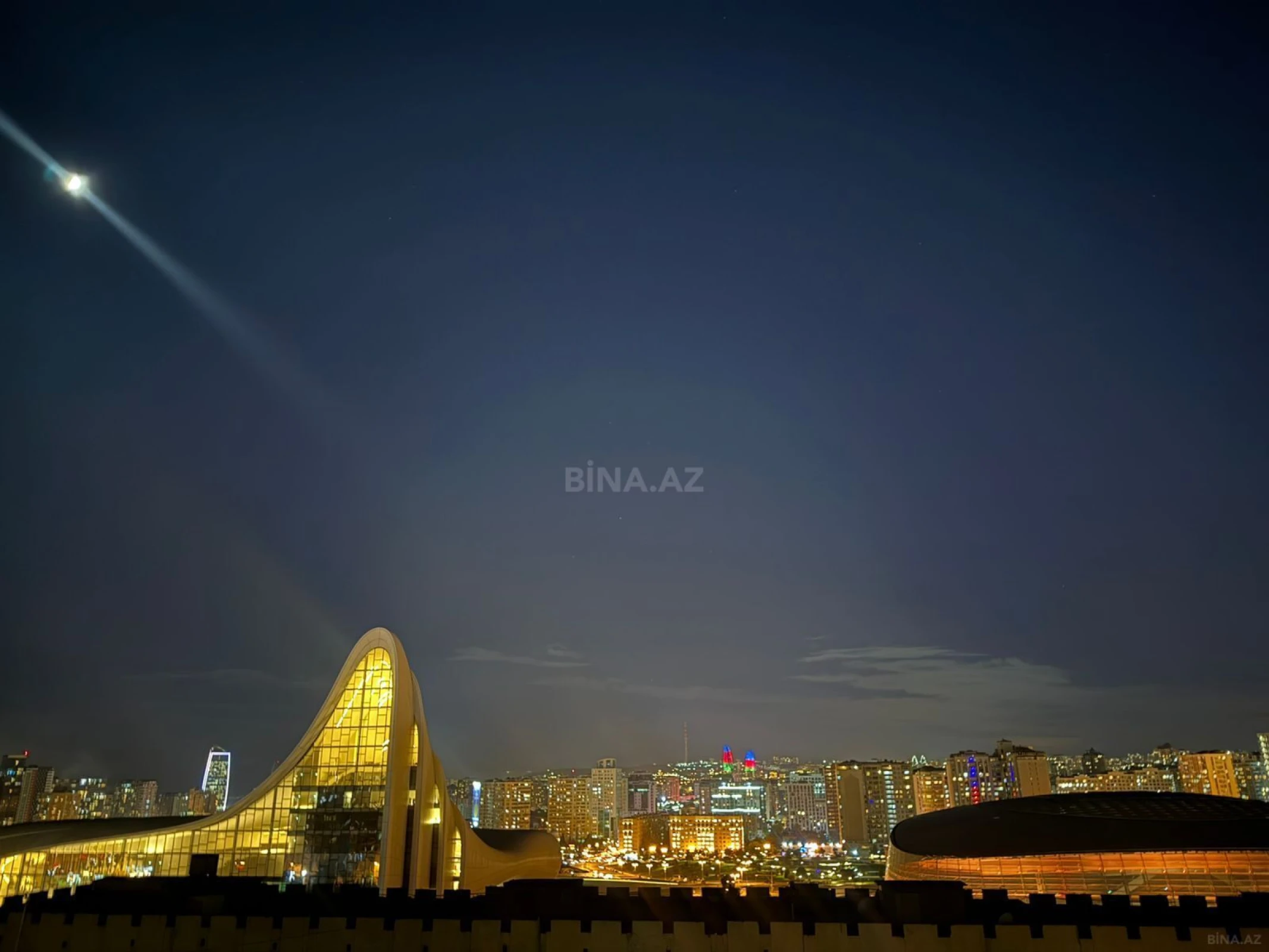 Satılır 3 otaqlı mənzil 130 m²