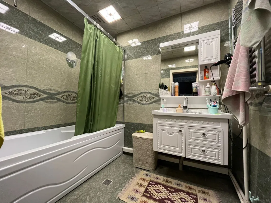 Satılır 3 otaqlı mənzil 130 m²