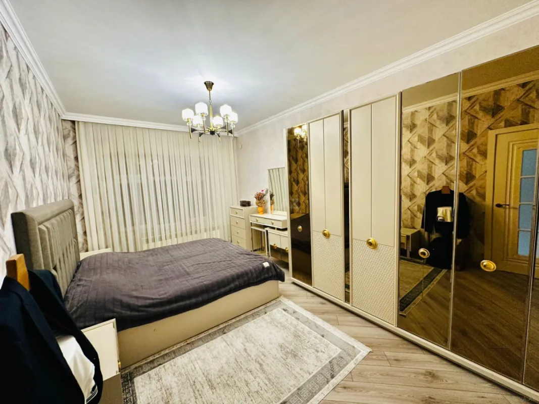 Satılır 4 otaqlı mənzil 110 m²