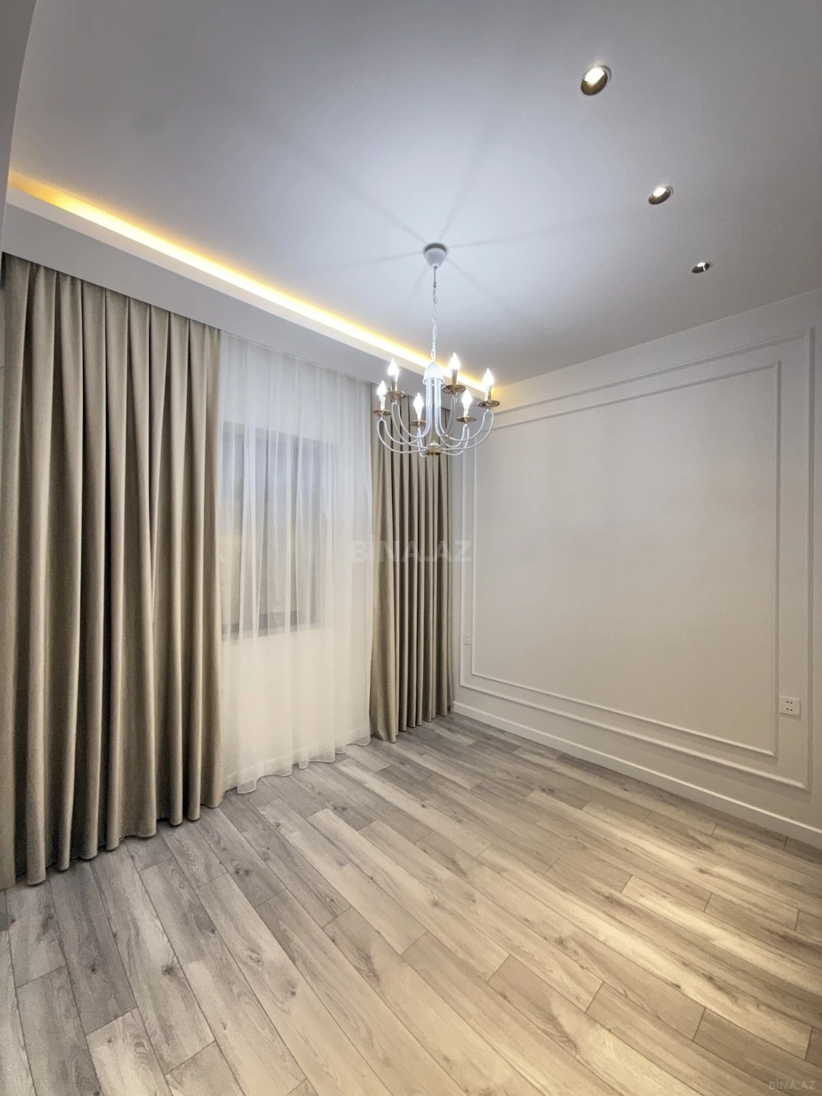 Satılır 5 otaqlı həyət evi 220 m²