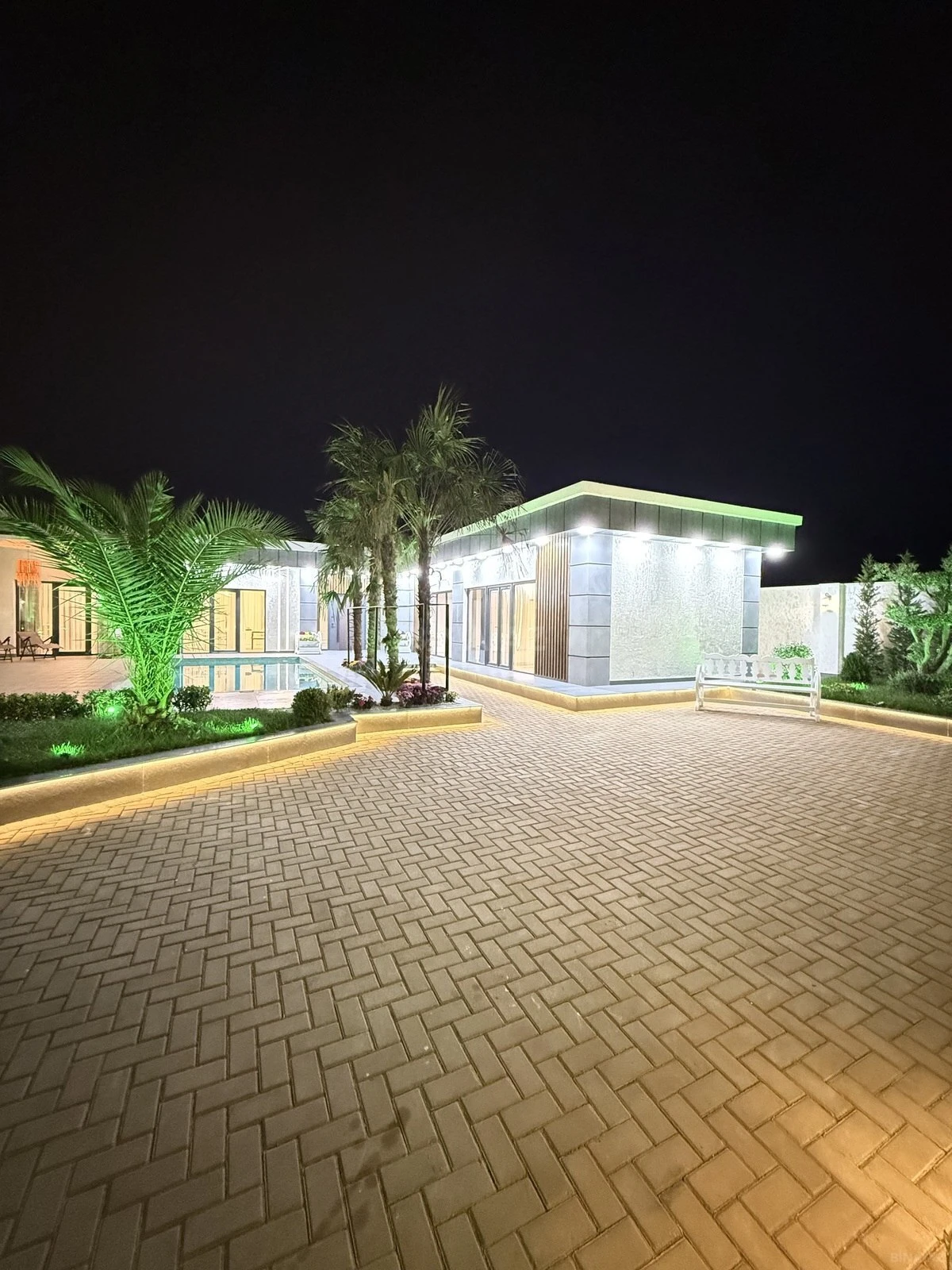 Satılır 5 otaqlı həyət evi 220 m²