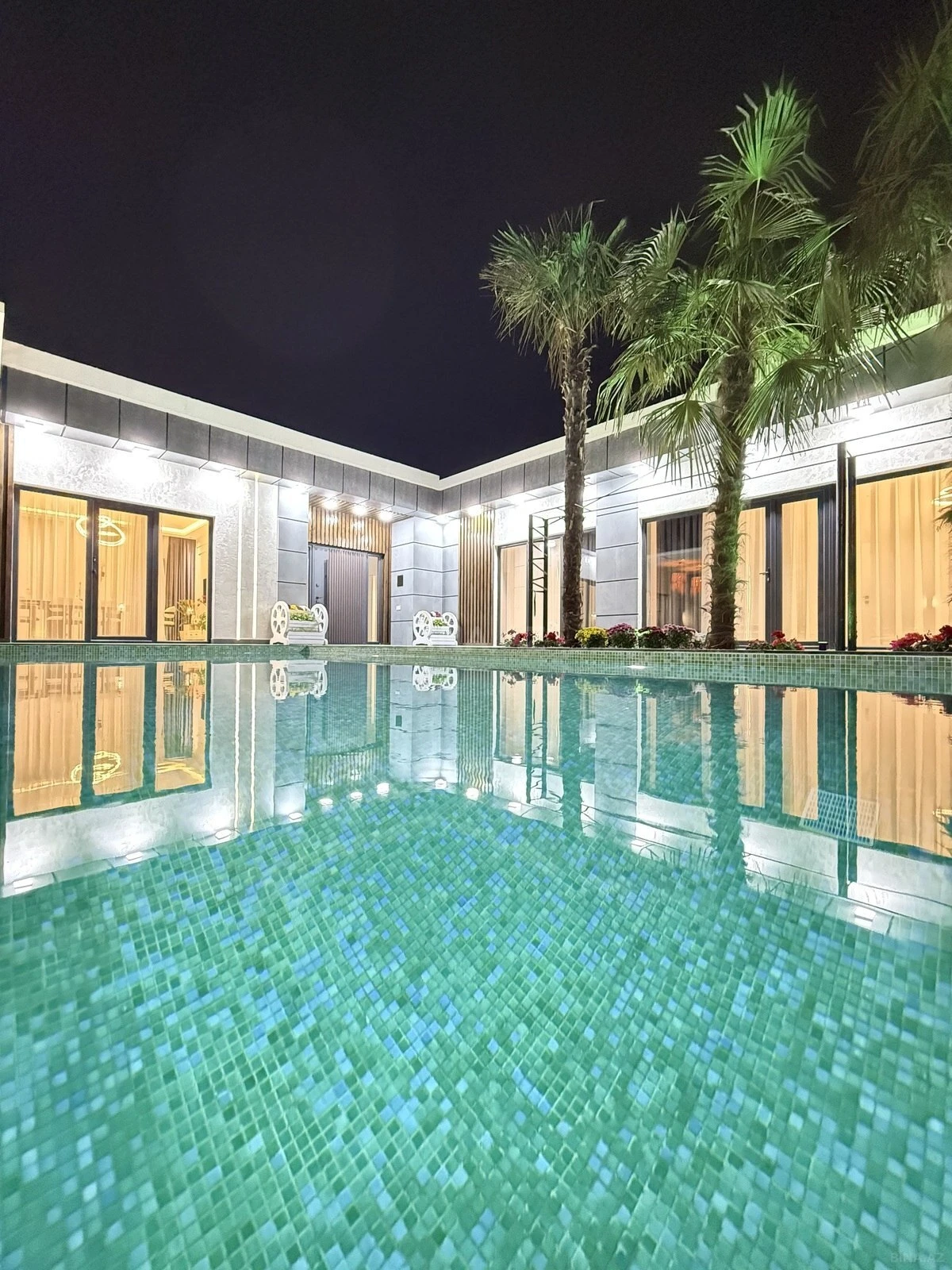 Satılır 5 otaqlı həyət evi 220 m²