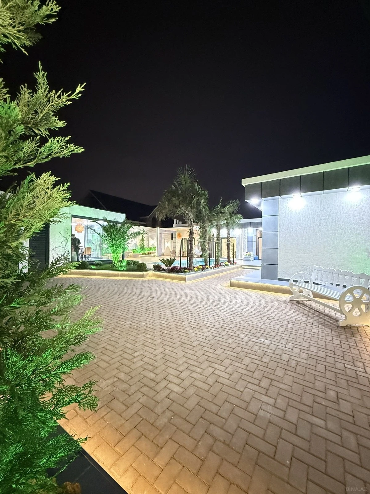 Satılır 5 otaqlı həyət evi 220 m²