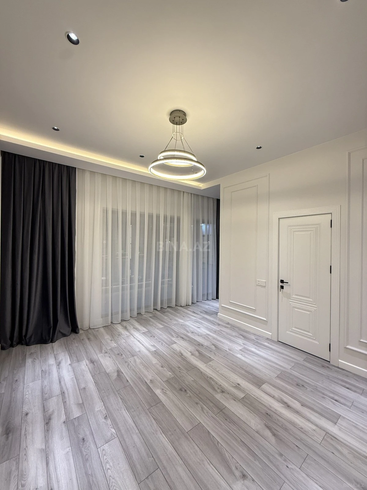 Satılır 5 otaqlı həyət evi 220 m²