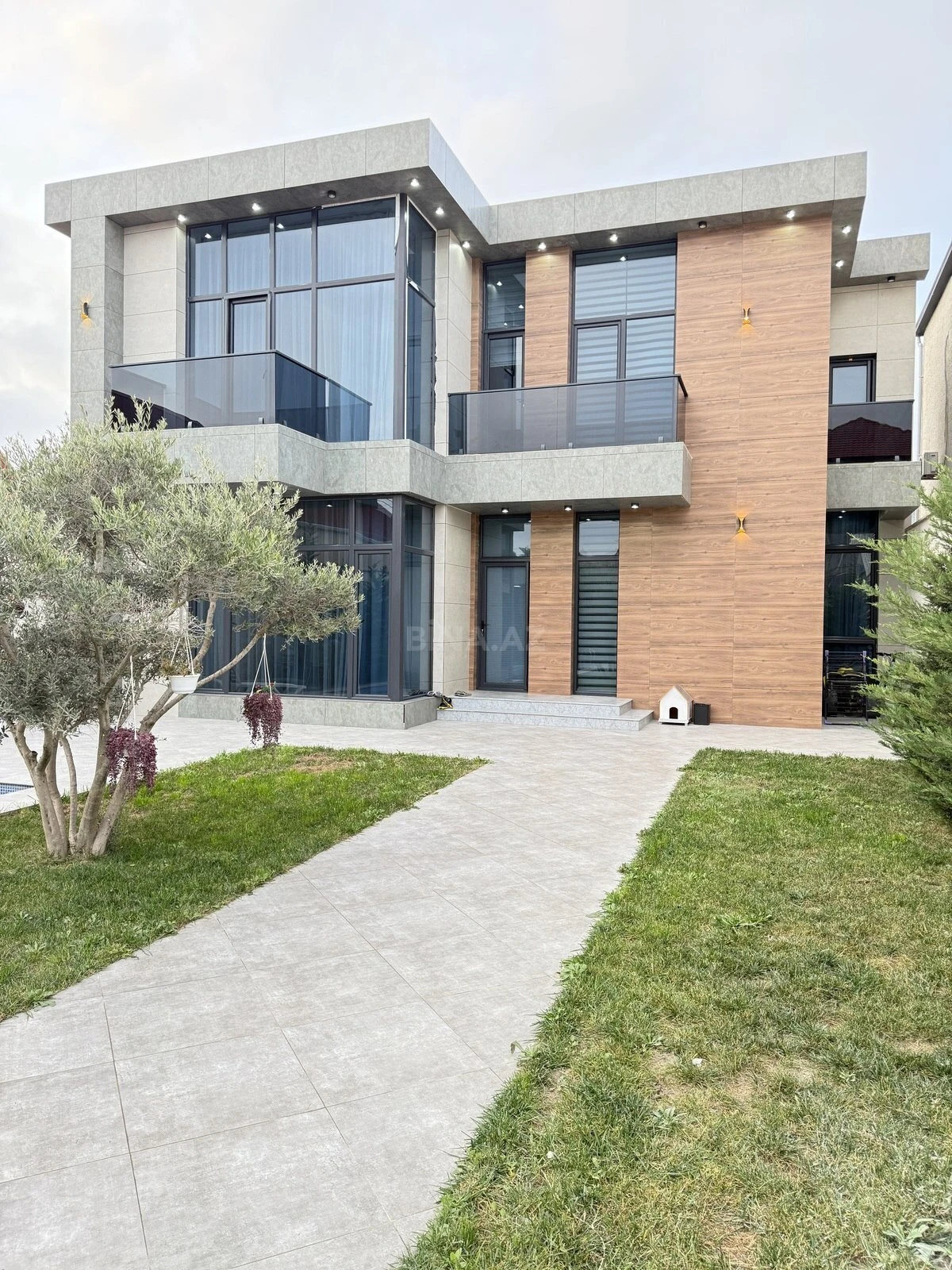 Satılır 4 otaqlı həyət evi 250 m²
