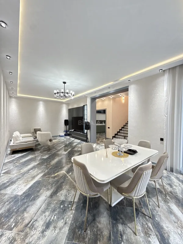 Satılır 4 otaqlı həyət evi 250 m²