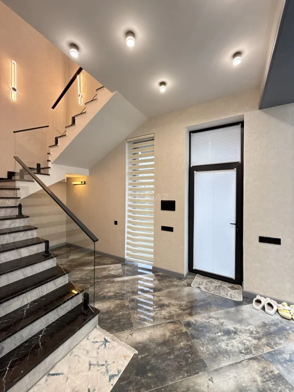 Satılır 4 otaqlı həyət evi 250 m²