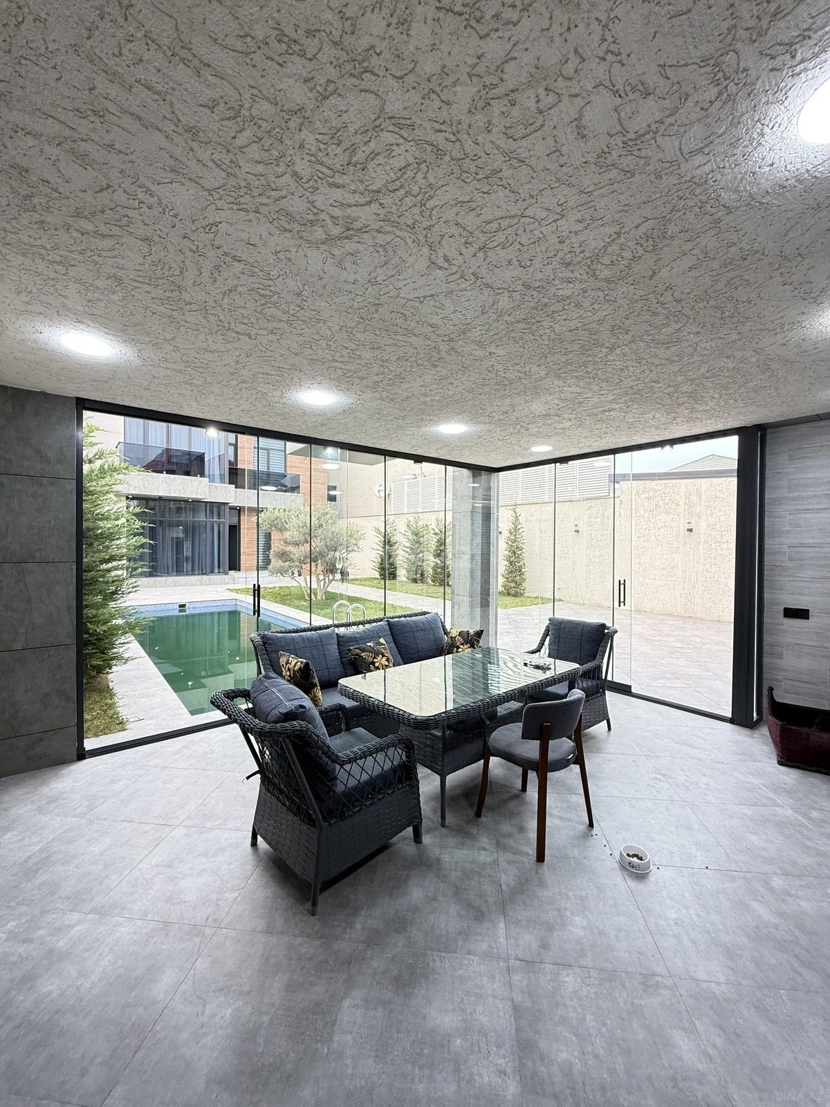 Satılır 4 otaqlı həyət evi 250 m²