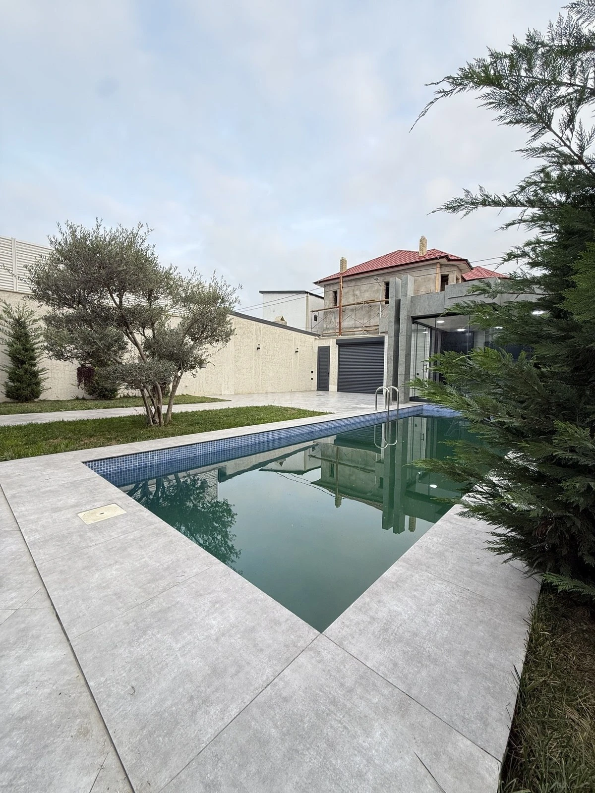 Satılır 4 otaqlı həyət evi 250 m²