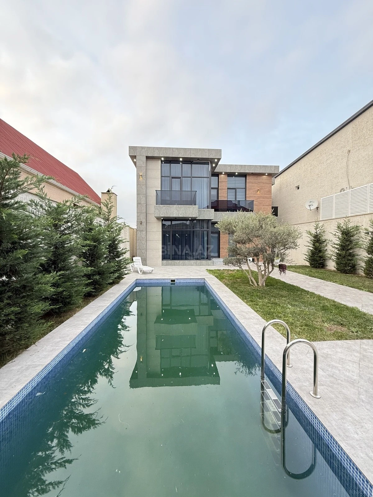 Satılır 4 otaqlı həyət evi 250 m²