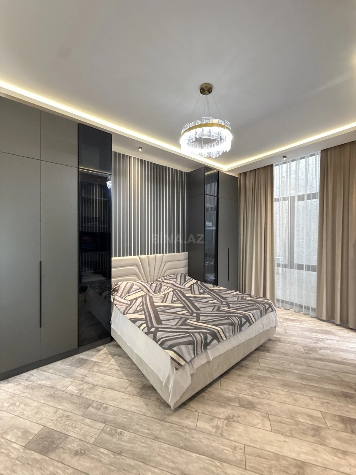 Satılır 4 otaqlı həyət evi 250 m²