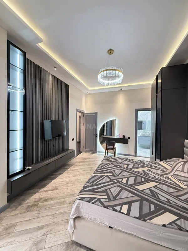Satılır 4 otaqlı həyət evi 250 m²