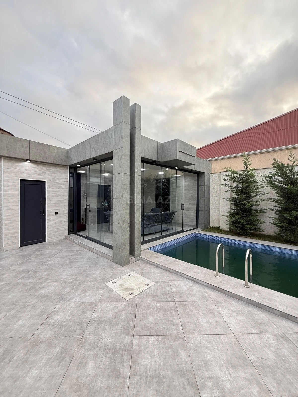 Satılır 4 otaqlı həyət evi 250 m²