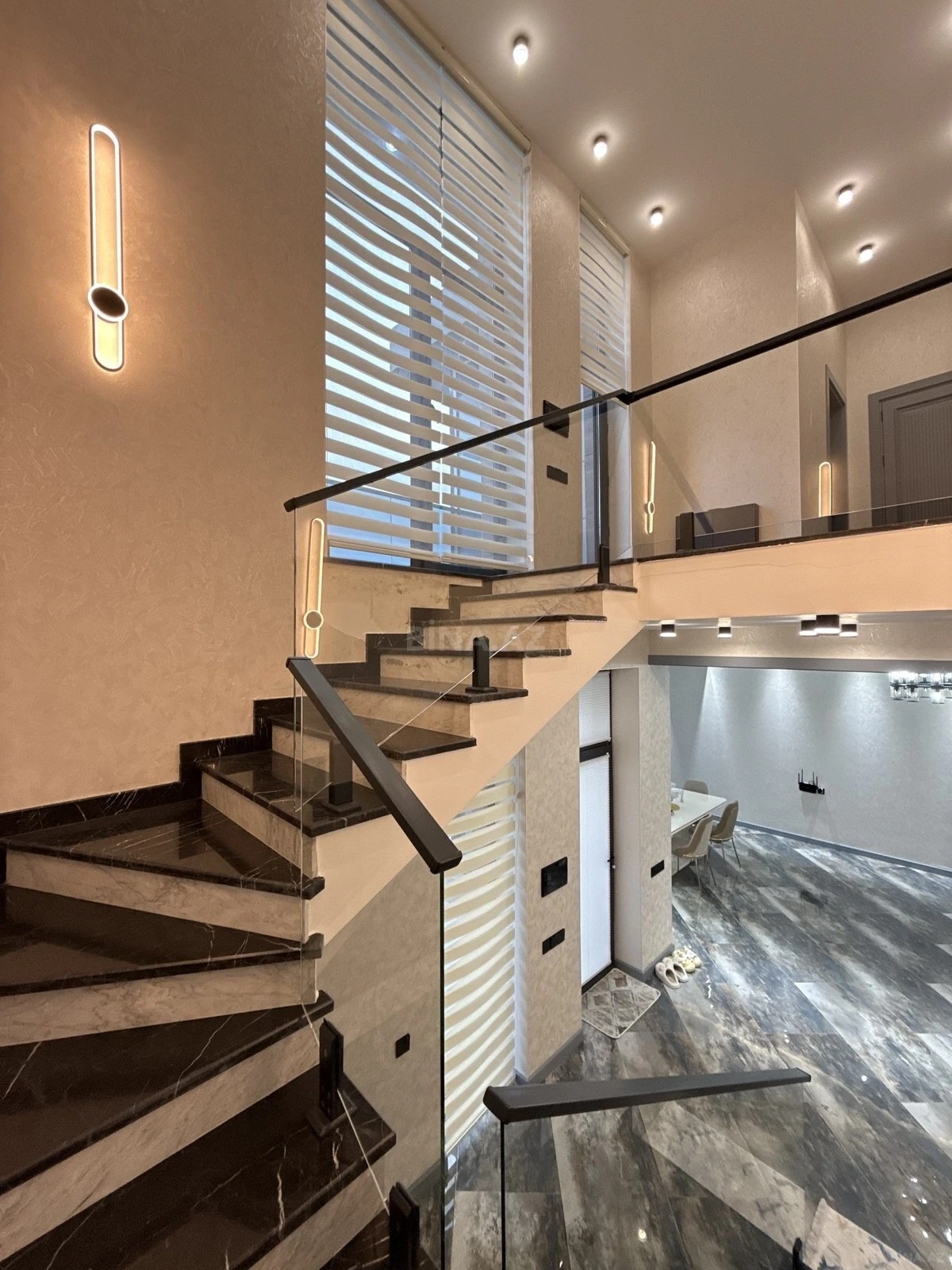 Satılır 4 otaqlı həyət evi 250 m²