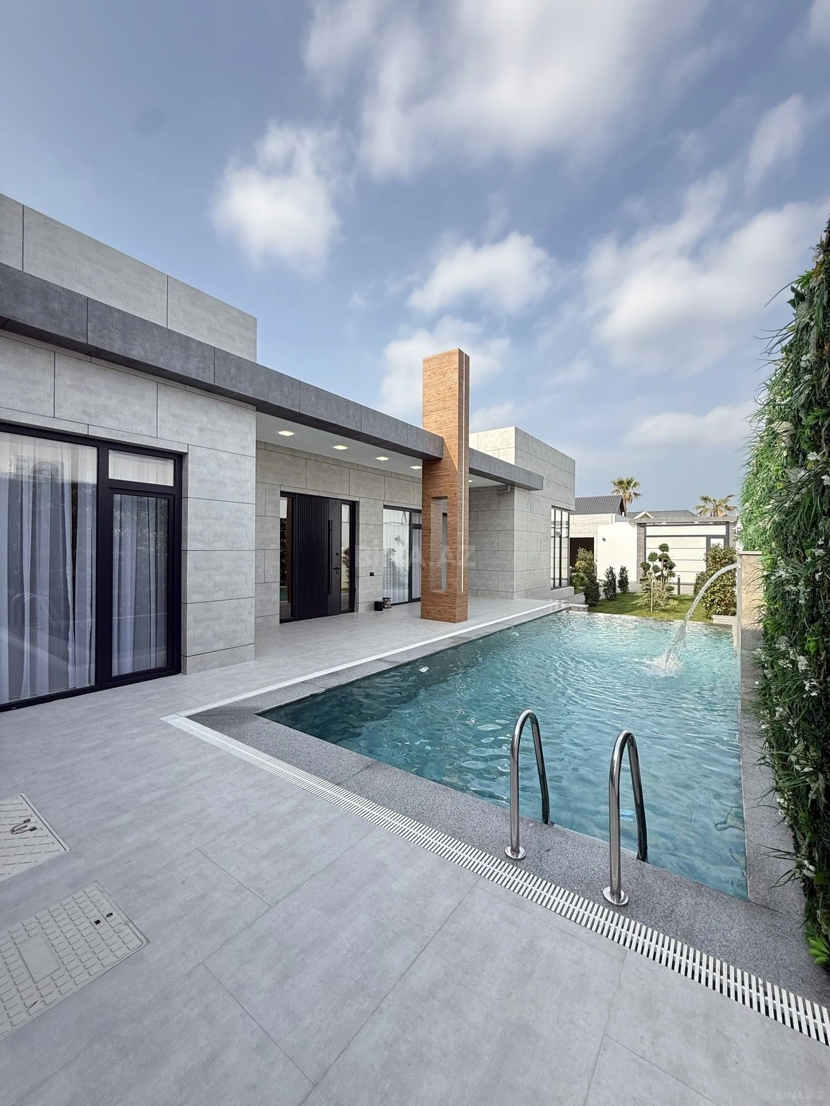 Satılır 5 otaqlı həyət evi 260 m²