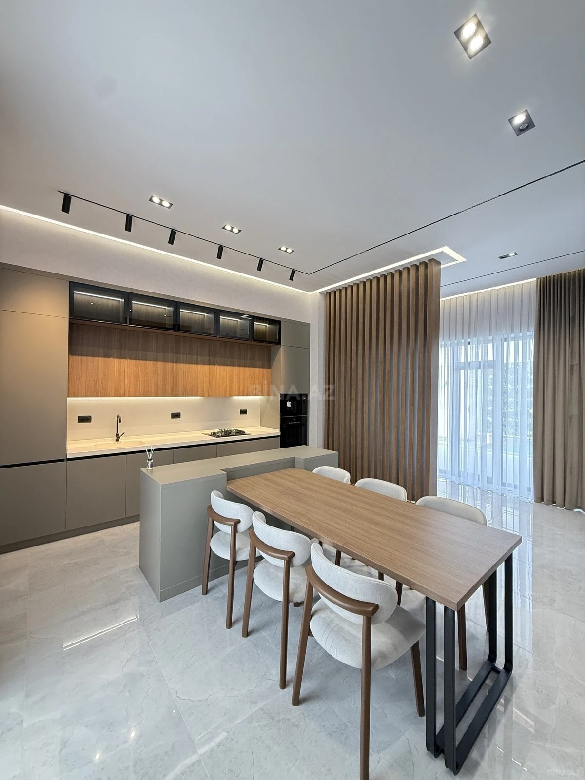 Satılır 5 otaqlı həyət evi 260 m²