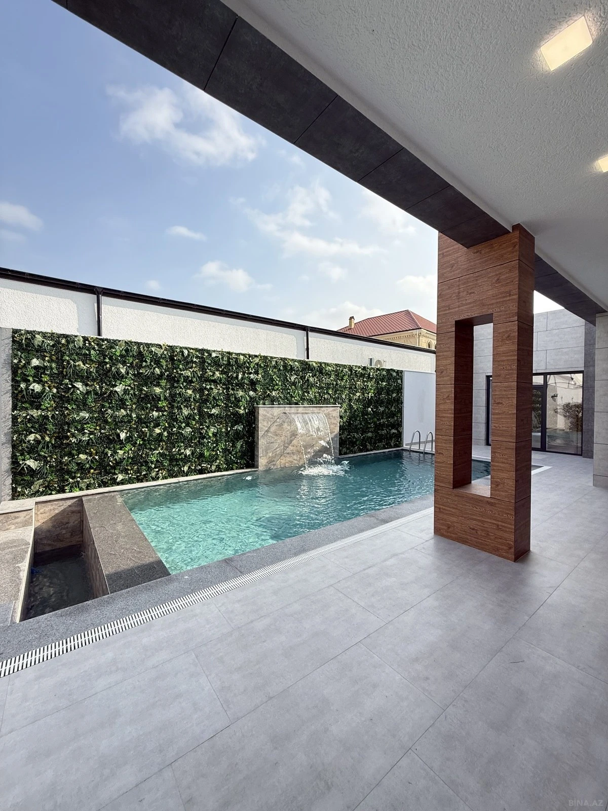 Satılır 5 otaqlı həyət evi 260 m²