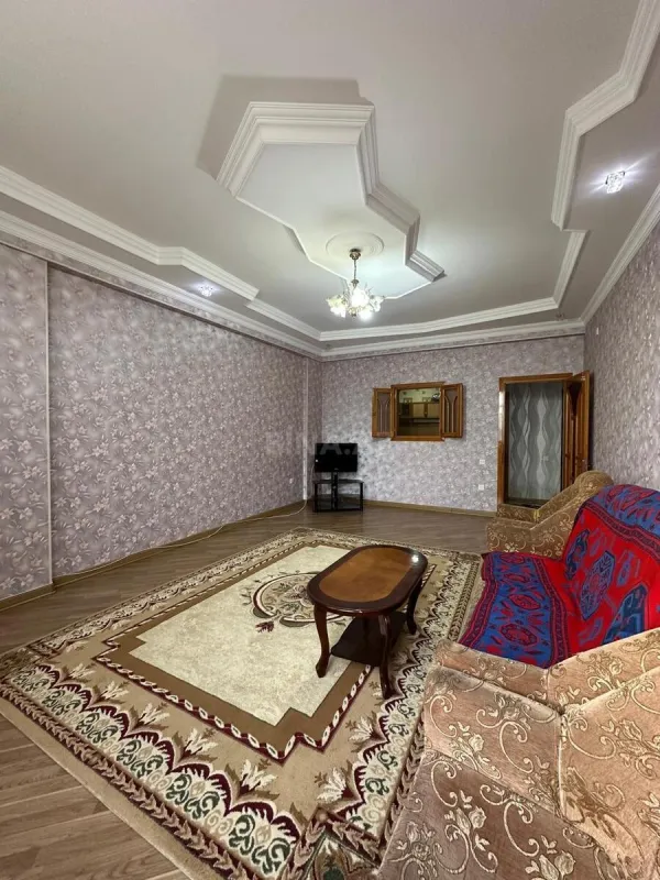Satılır 3 otaqlı mənzil 121 m²