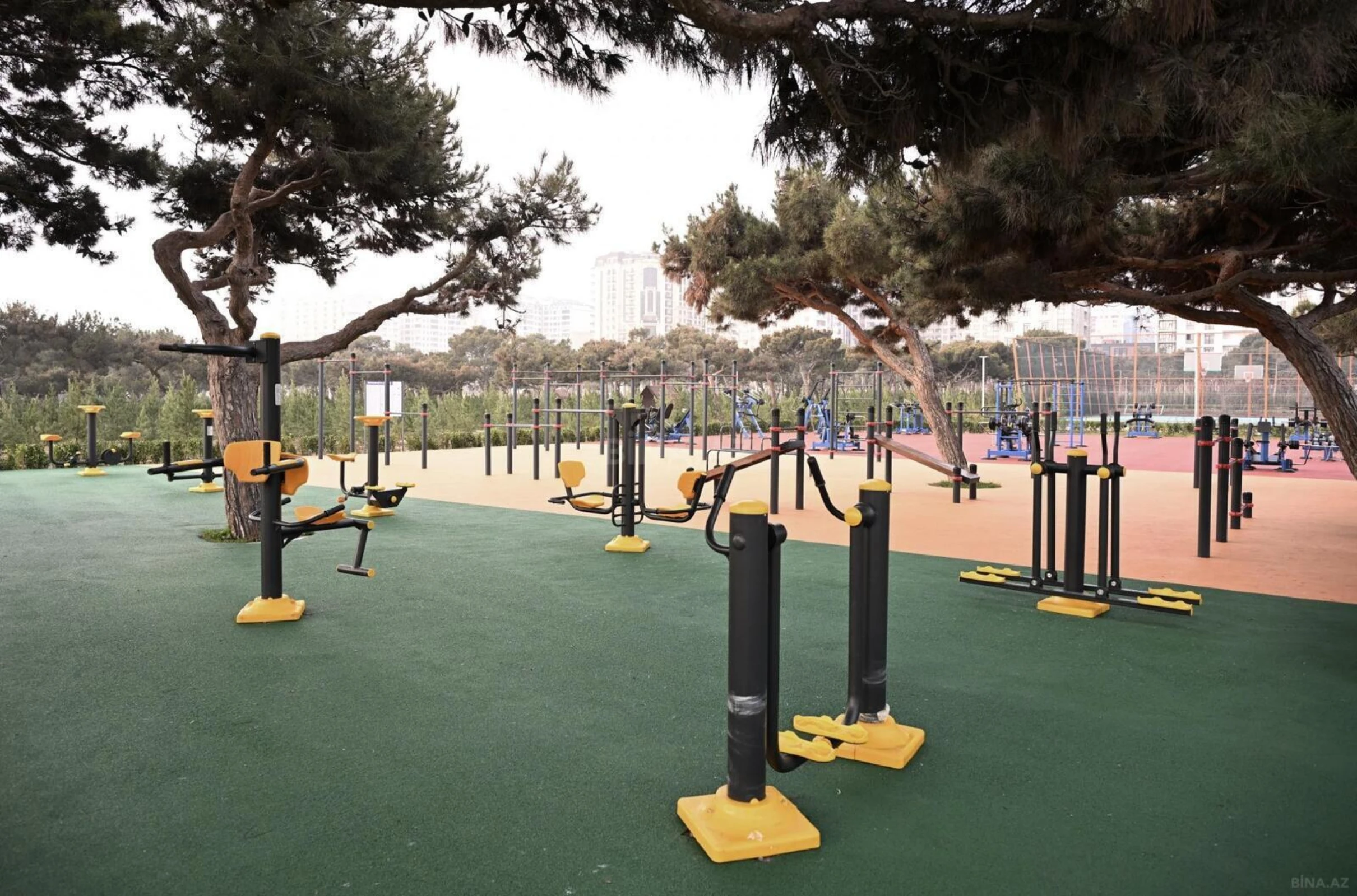 Satılır 3 otaqlı mənzil 121 m²