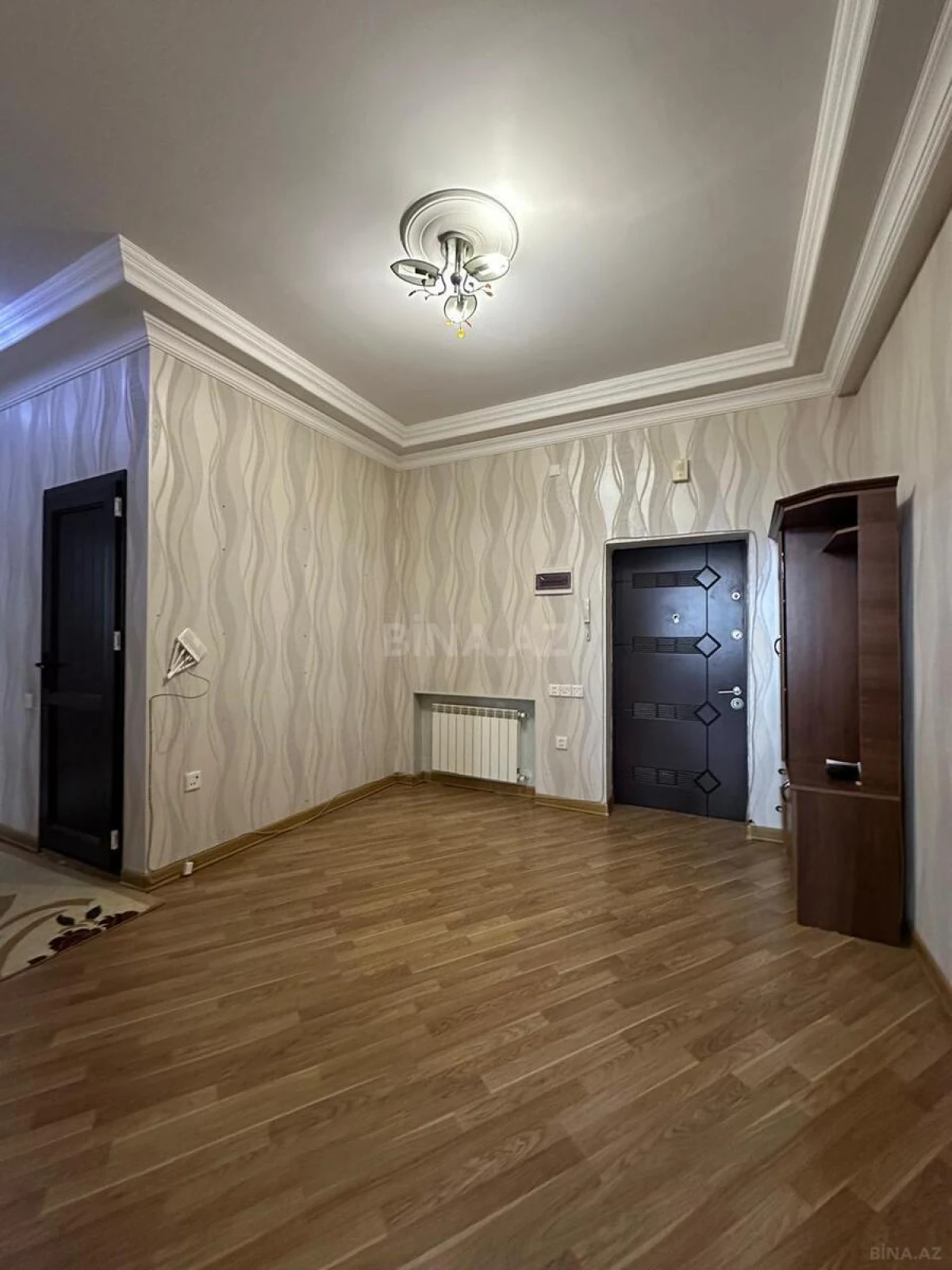 Satılır 3 otaqlı mənzil 121 m²