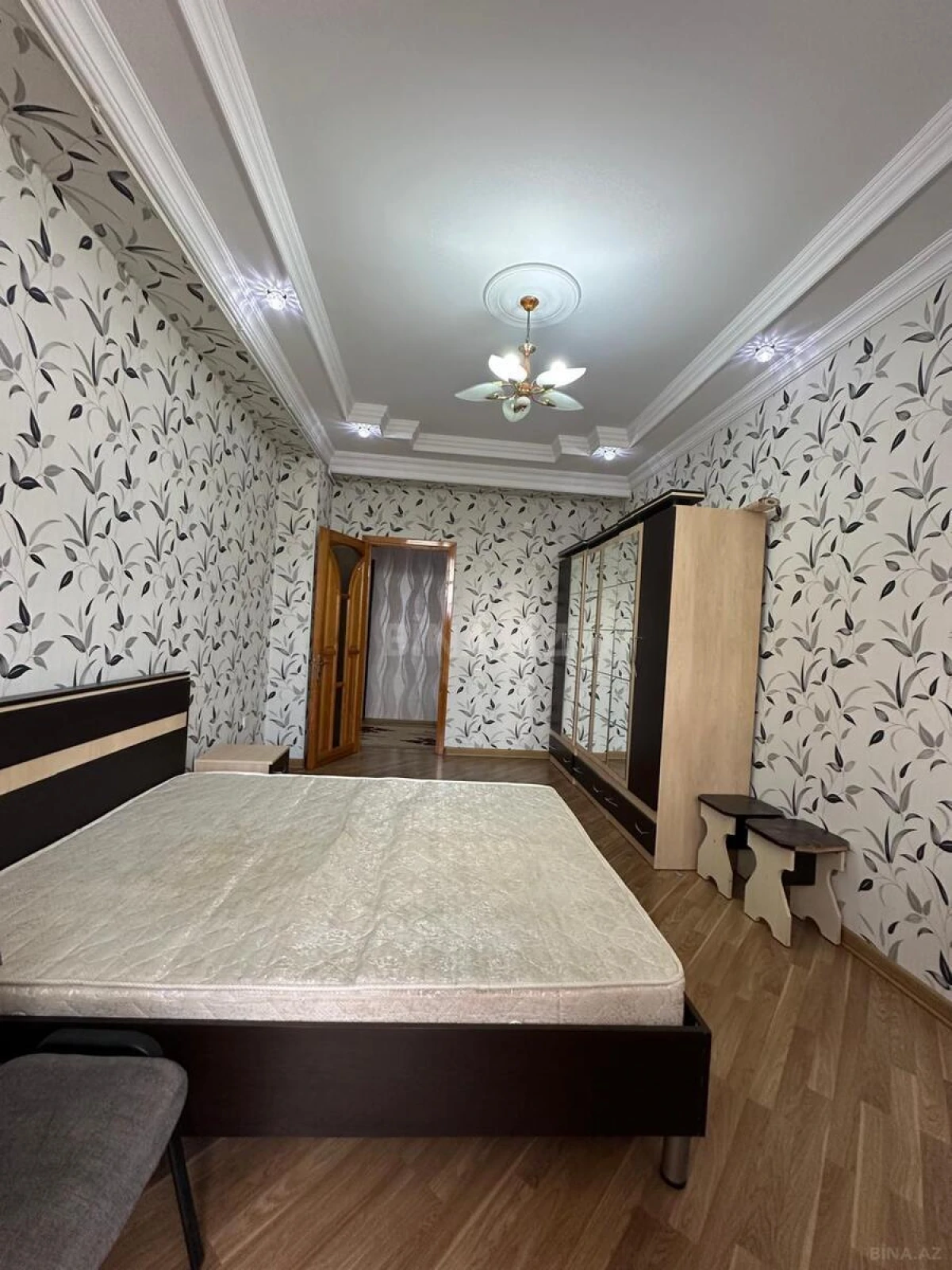 Satılır 3 otaqlı mənzil 121 m²