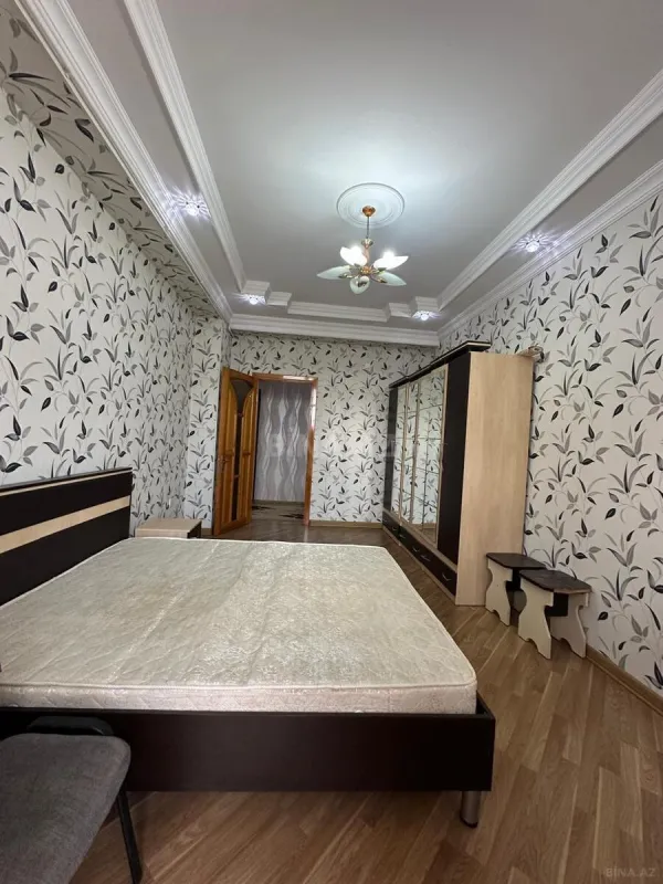 Satılır 3 otaqlı mənzil 121 m²