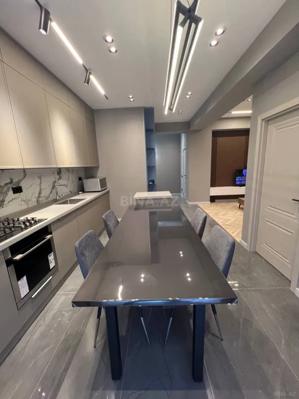 Kirayə verilir 2 otaqlı mənzil 82 m²