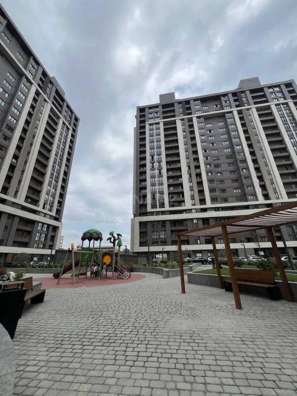 Kirayə verilir 2 otaqlı mənzil 82 m²