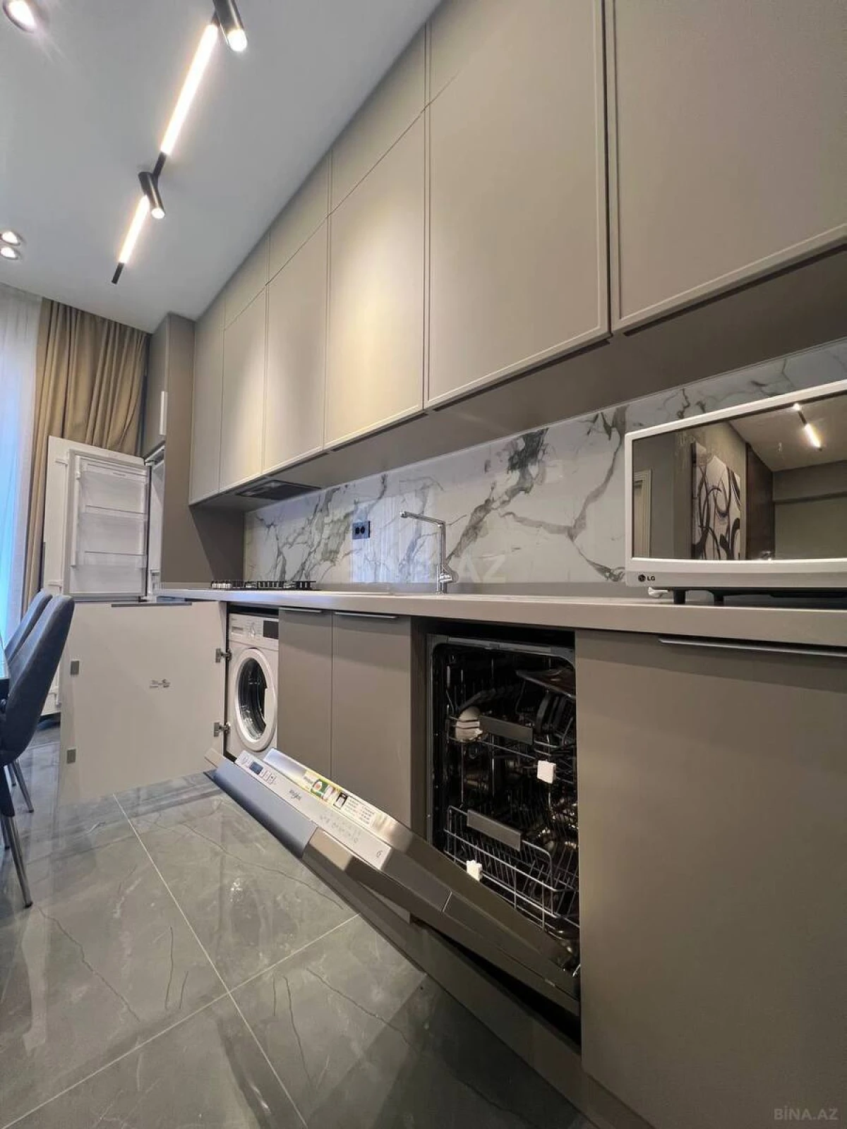 Kirayə verilir 2 otaqlı mənzil 82 m²