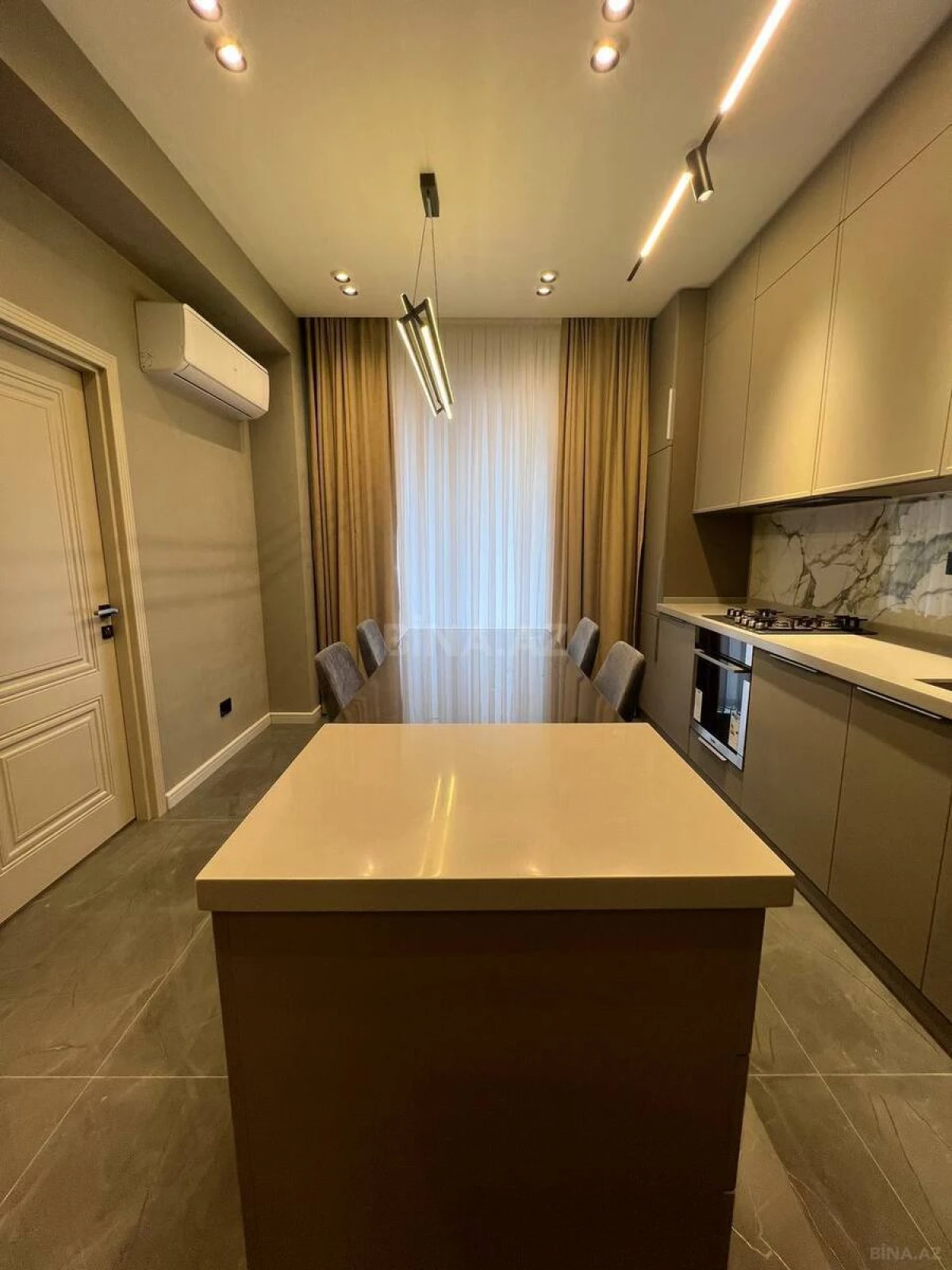 Kirayə verilir 2 otaqlı mənzil 82 m²