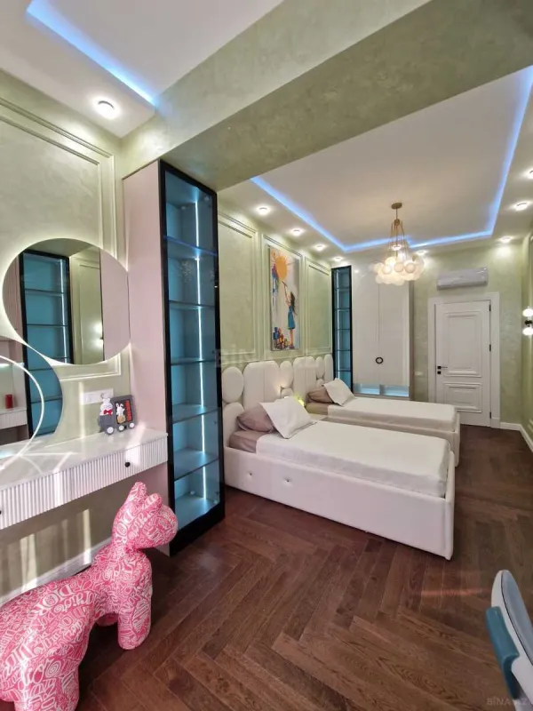 Satılır 4 otaqlı mənzil 191 m²