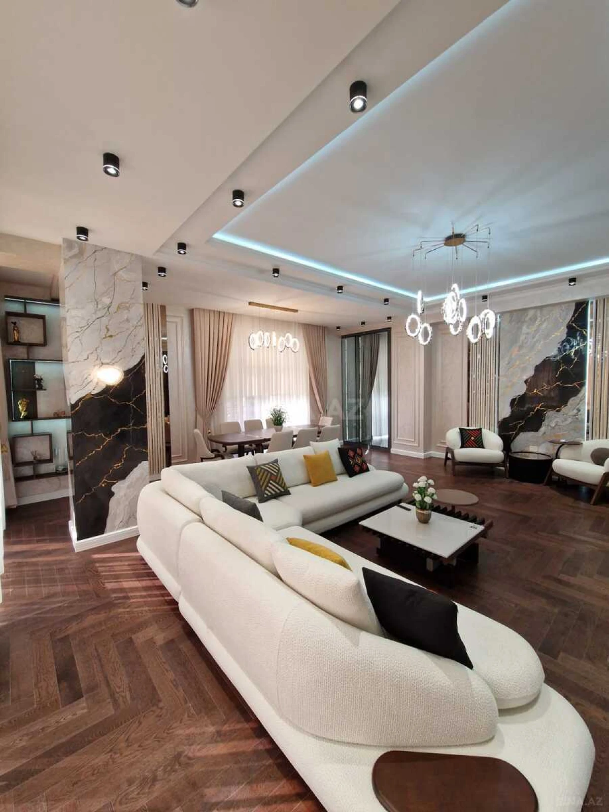 Satılır 4 otaqlı mənzil 191 m²