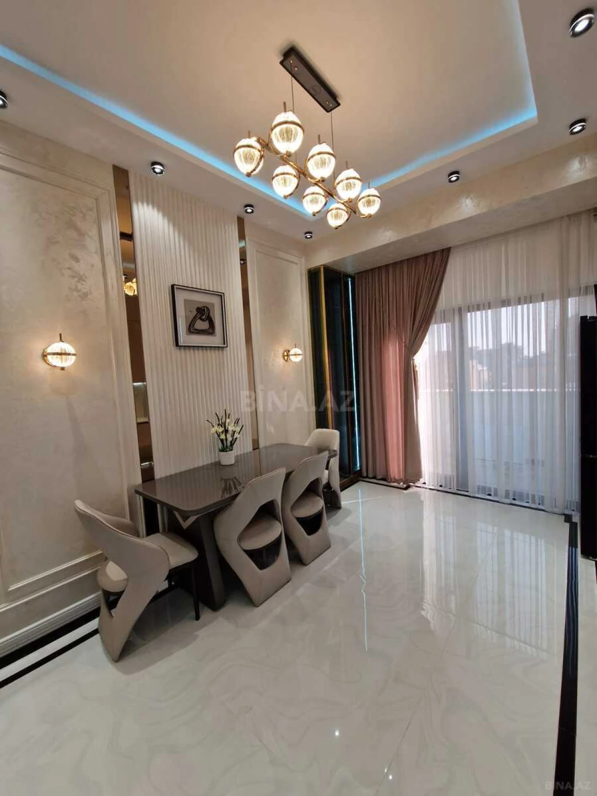 Satılır 4 otaqlı mənzil 191 m²
