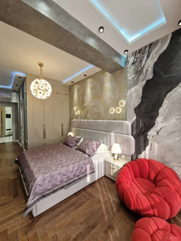 Satılır 4 otaqlı mənzil 191 m²