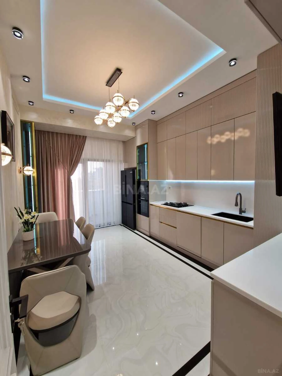 Satılır 4 otaqlı mənzil 191 m²