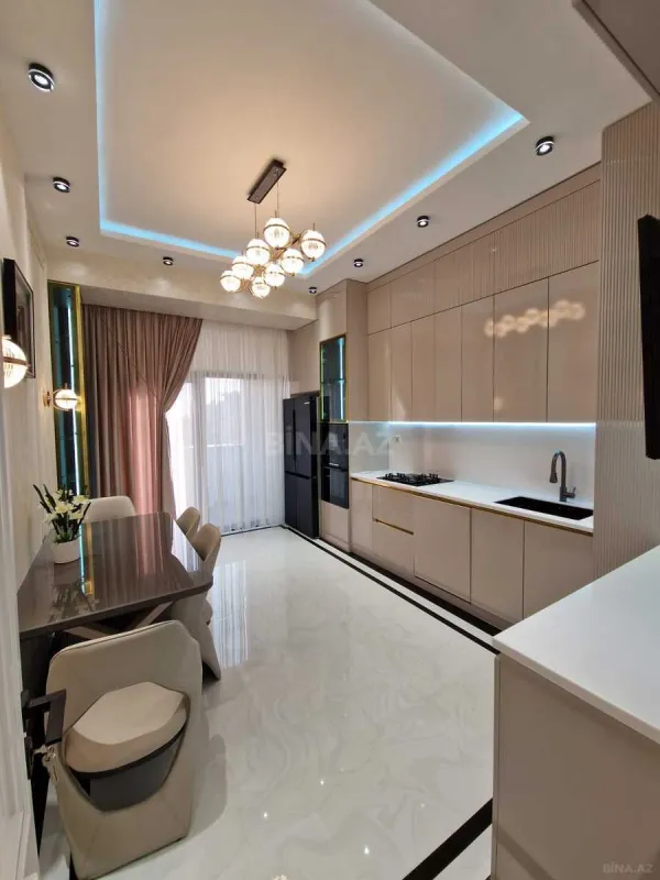 Satılır 4 otaqlı mənzil 191 m²