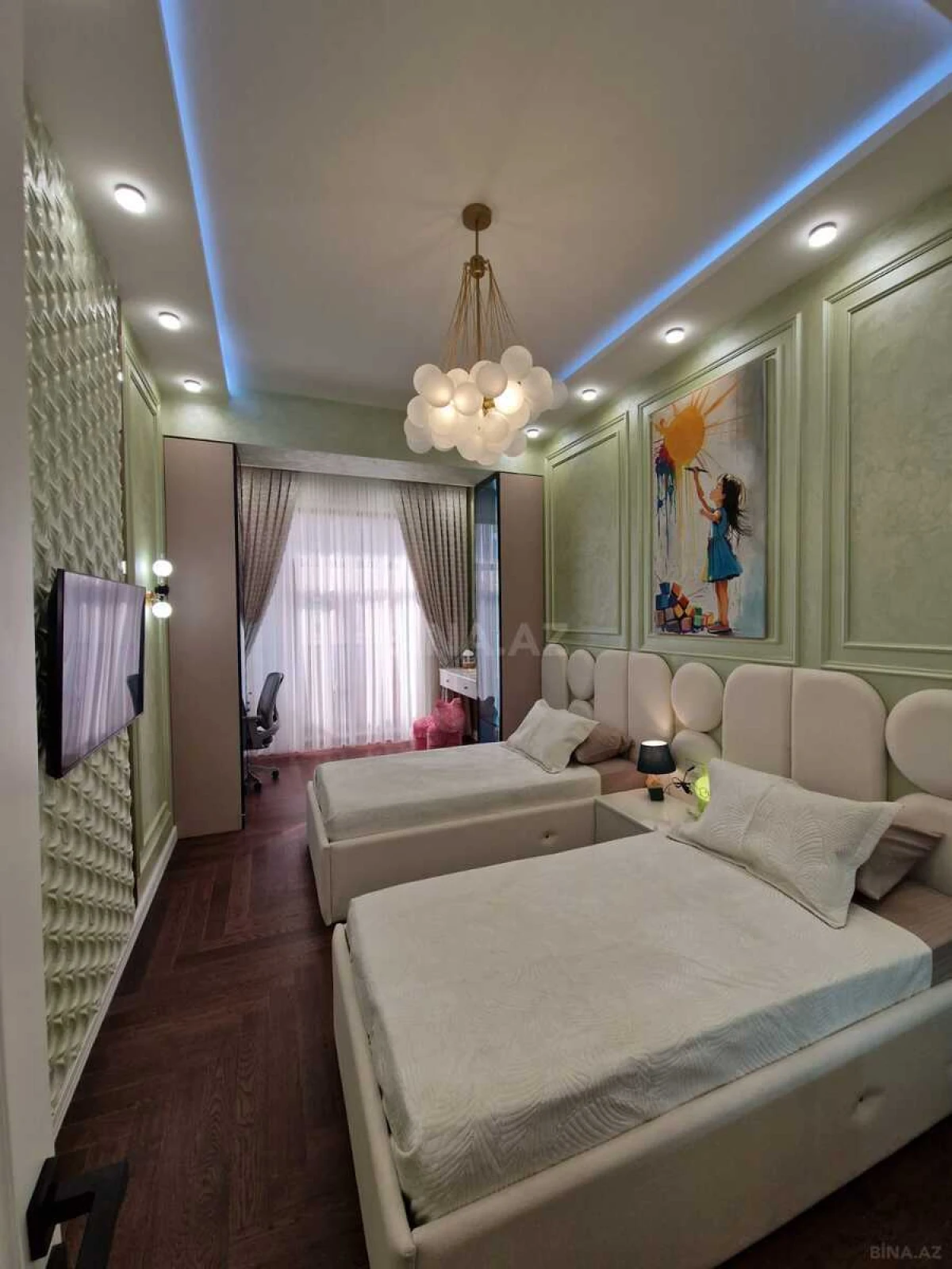 Satılır 4 otaqlı mənzil 191 m²