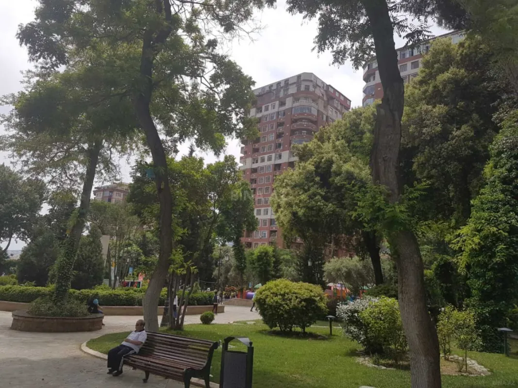 Satılır 3 otaqlı mənzil 166 m²