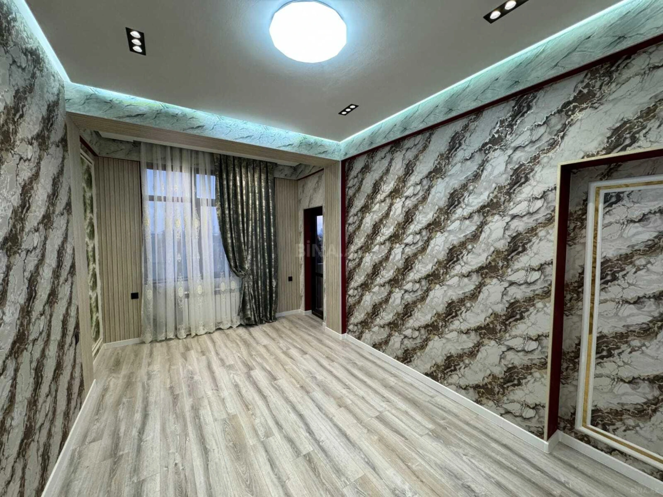 Satılır 2 otaqlı mənzil 82 m²