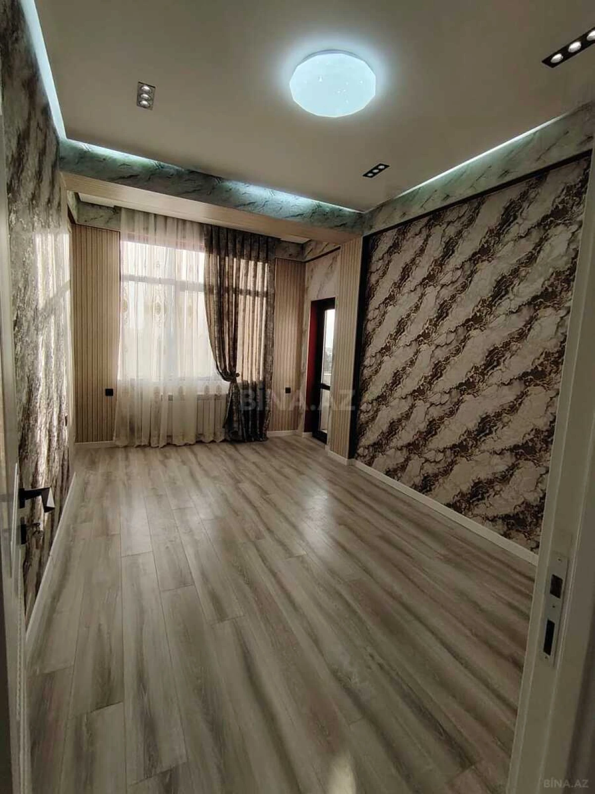 Satılır 2 otaqlı mənzil 82 m²