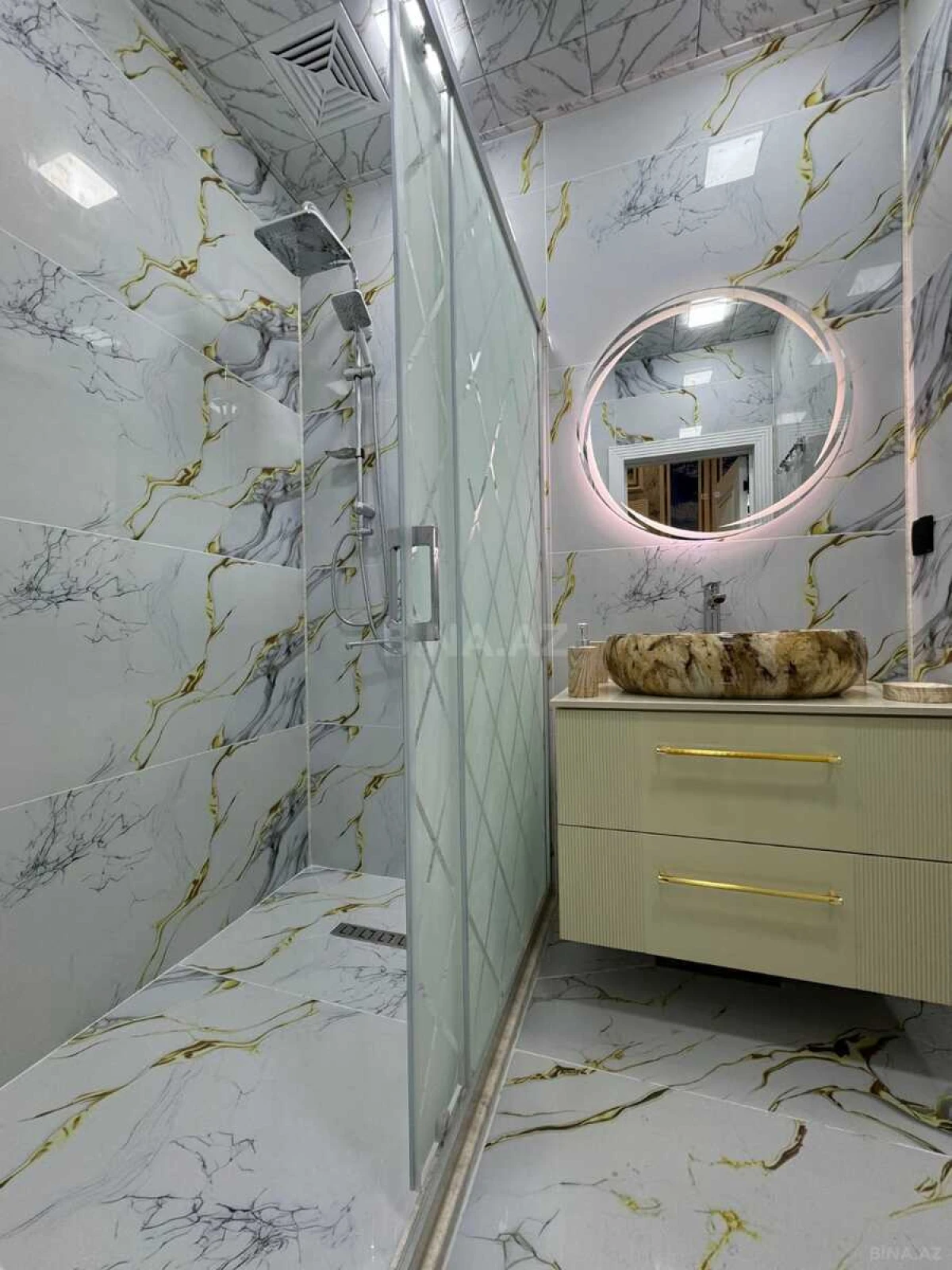 Satılır 2 otaqlı mənzil 82 m²