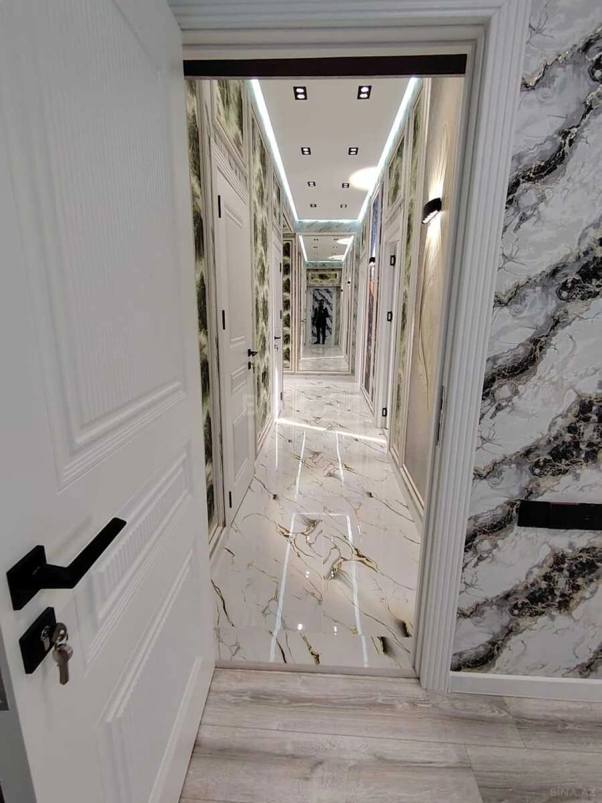 Satılır 2 otaqlı mənzil 82 m²