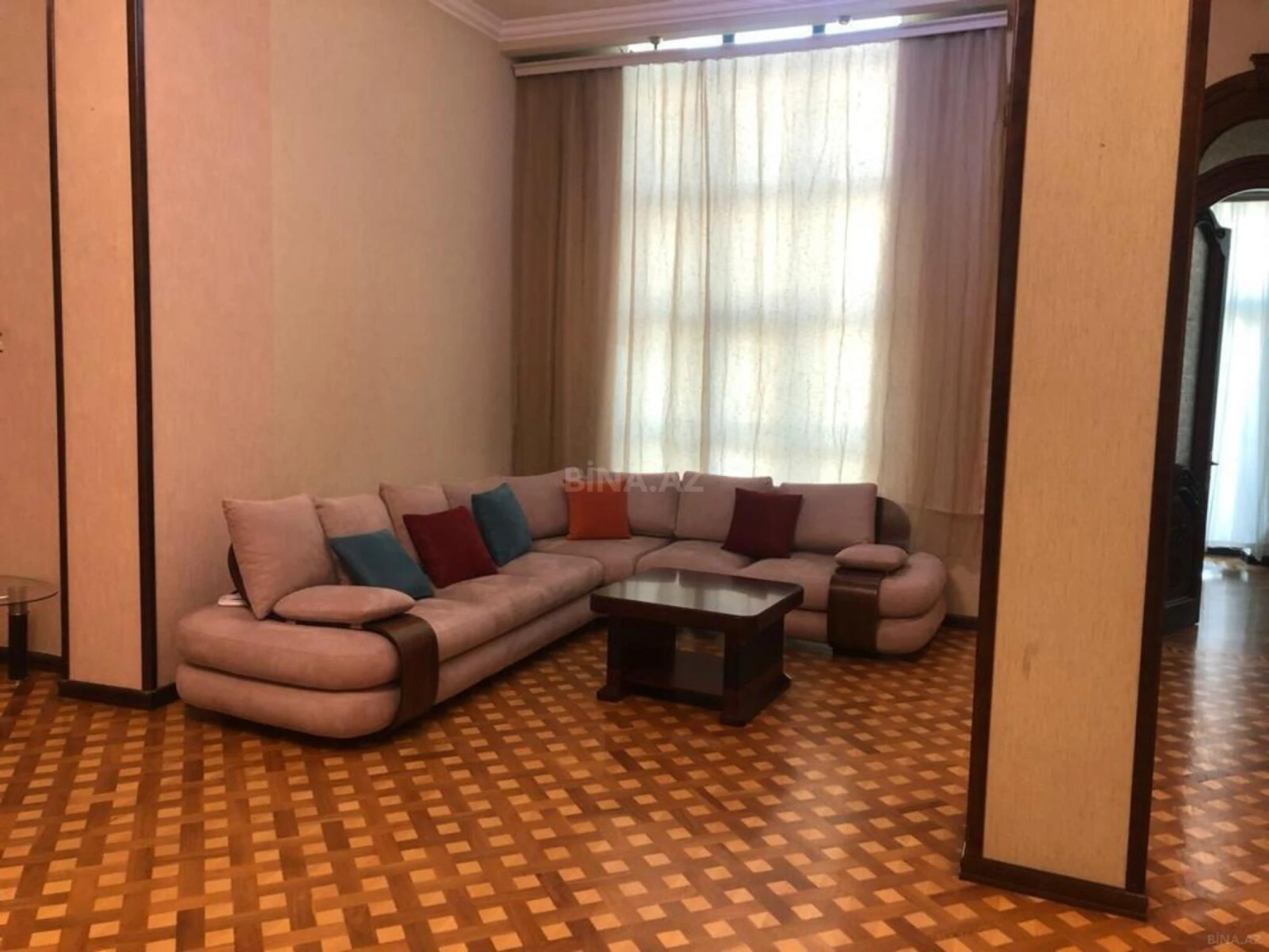 Kirayə verilir 9 otaqlı həyət evi 850 m²