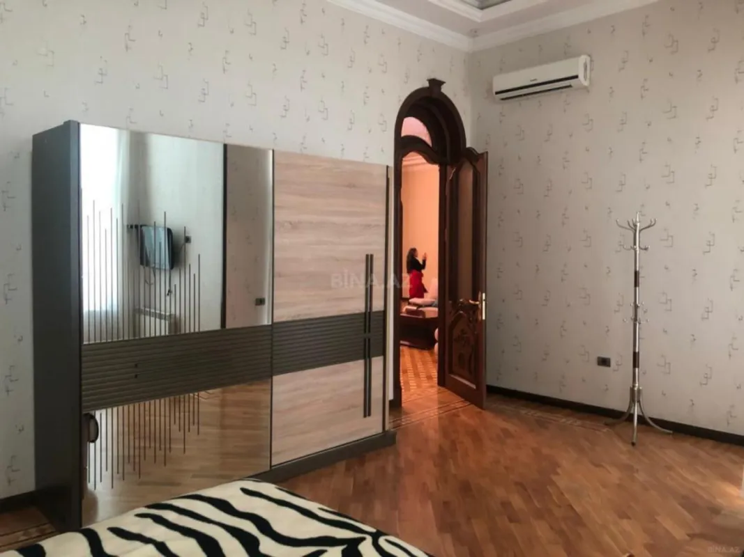 Kirayə verilir 9 otaqlı həyət evi 850 m²