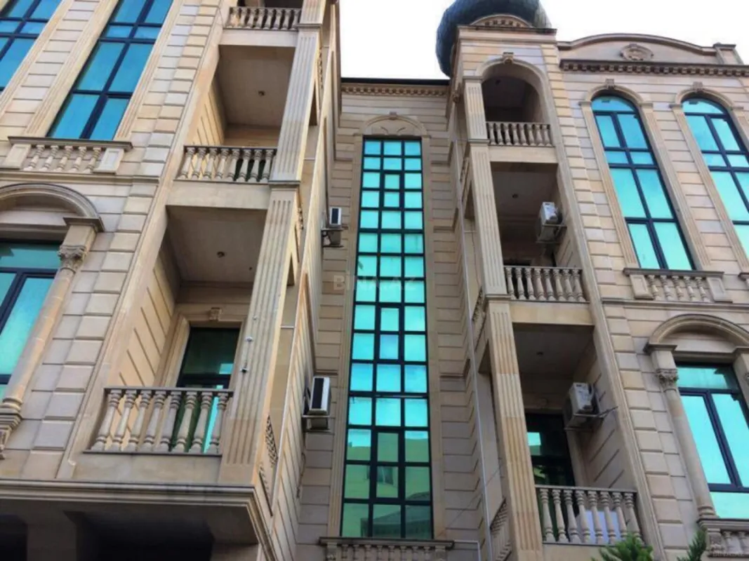 Kirayə verilir 9 otaqlı həyət evi 850 m²