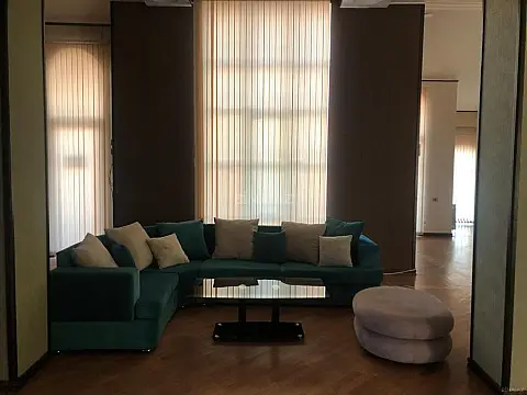 Kirayə verilir 9 otaqlı həyət evi 850 m²